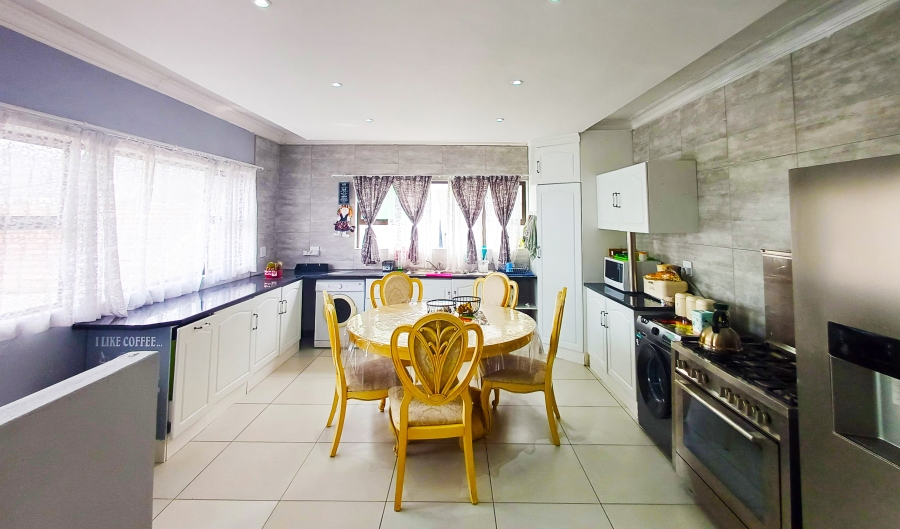 7 Bedroom Property for Sale in Kleinmond Western Cape